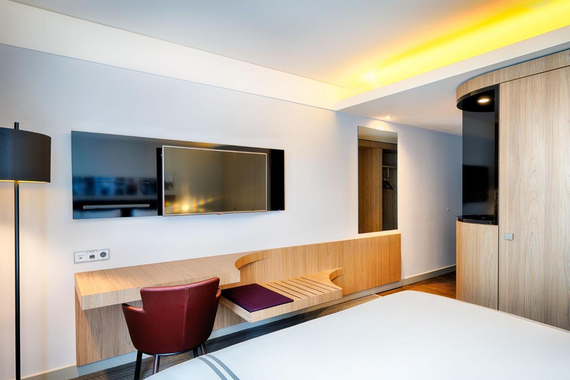 Premier Inn Heilbronn City Centre Exteriör bild