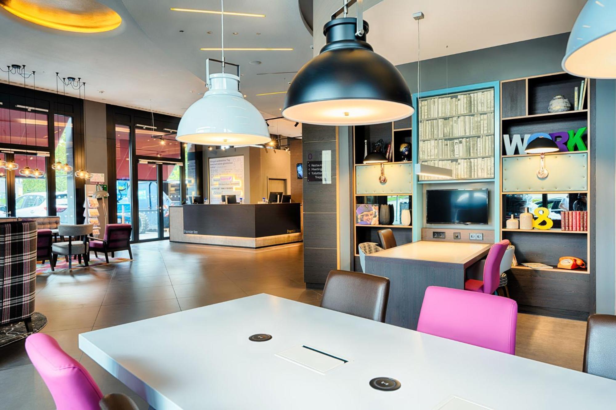 Premier Inn Heilbronn City Centre Exteriör bild