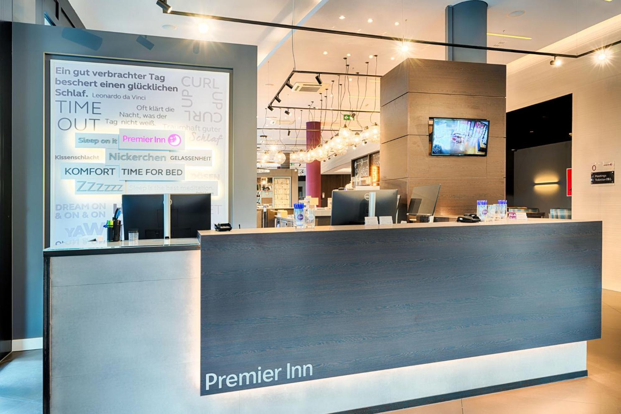 Premier Inn Heilbronn City Centre Exteriör bild