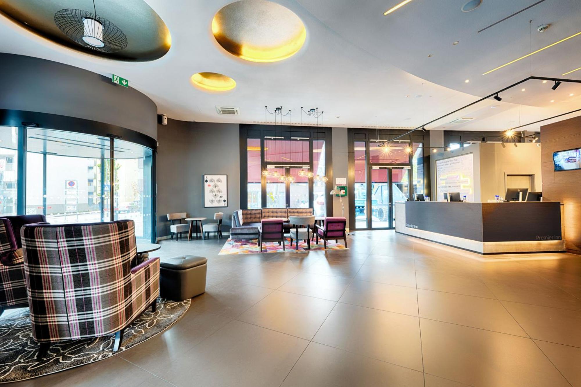 Premier Inn Heilbronn City Centre Exteriör bild